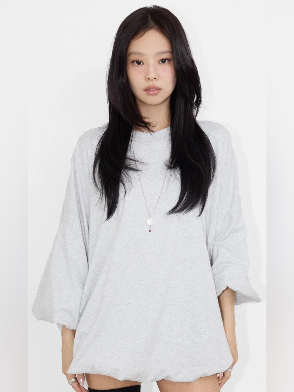 Light Gray Relaxed Crewneck Top with Puff Sleeve - Blackpink Jennie style